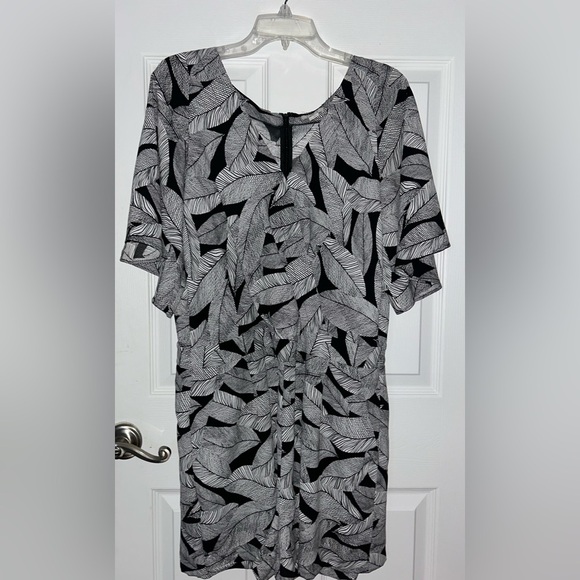 LOFT Monochrome Leaf Print Romper Size 14 - Picture 1 of 3